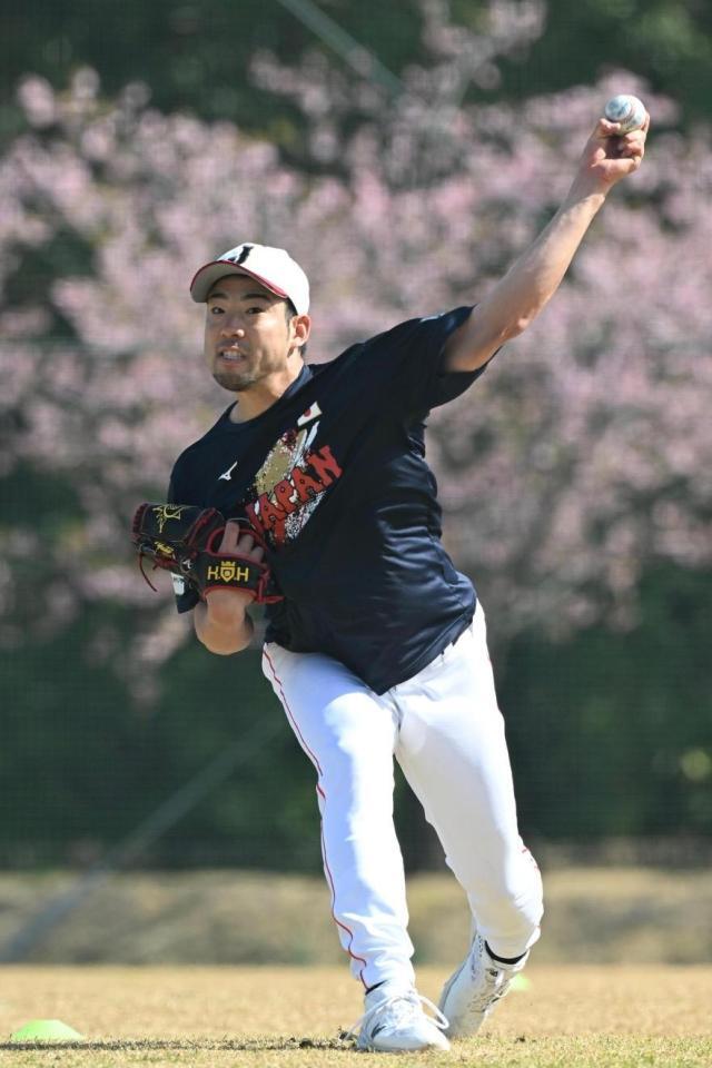 キャッチボールする菊池