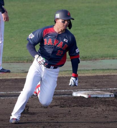 　９回、二塁打を放つ森下（撮影・金田祐二）