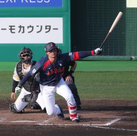 ９回、二塁打を放つ森下（撮影・金田祐二）