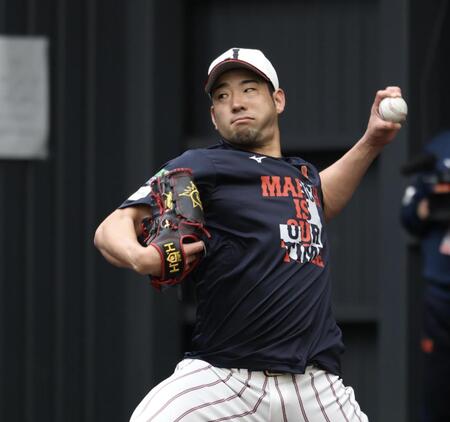 侍ジャパン 菊池雄星が初ブルペン 背後にはダルビッシュ&打席には井端監督 終了後には集まって意見交換も