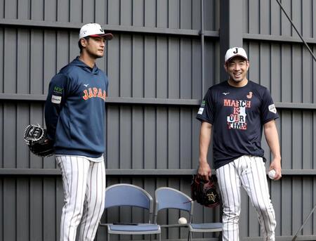 【写真】坂本は帽子を取ってお辞儀　阪神２選手もダルビッシュにあいさつ