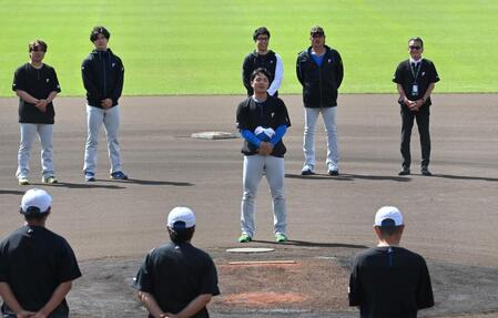 キャンプの締めのあいさつをする郡司（撮影・持木克友）