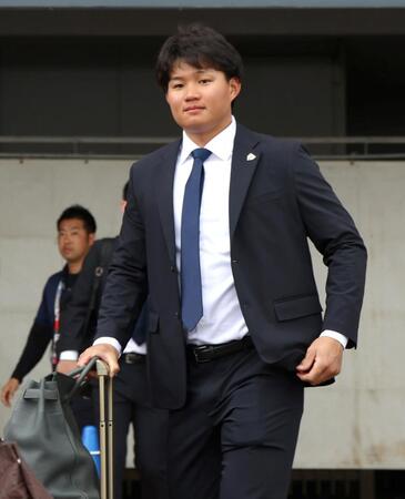 キャンプ地を後にする森下（撮影・伊藤笙子）