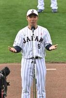 強化合宿を終えて、手締めをする近藤