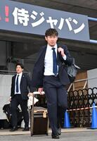 強化合宿を終え、スタジアムを後にする牧原