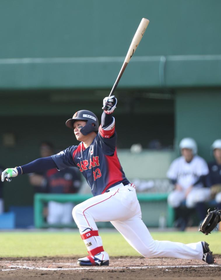 ９回、左線へ二塁打を放つ森下（撮影・伊藤笙子）