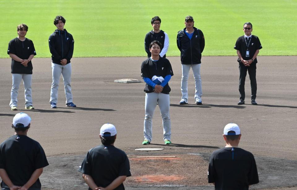 キャンプの締めのあいさつをする郡司（撮影・持木克友）