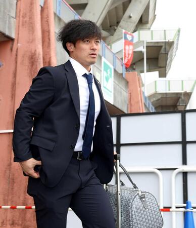 　キャンプ地を後にする坂本