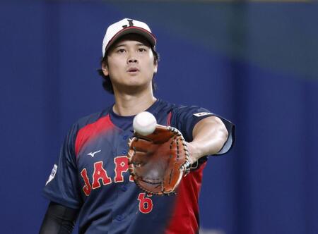 　ＷＢＣ日本代表に合流し、キャッチボールする大谷