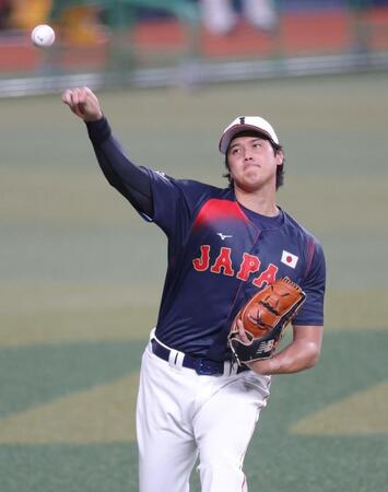 チームに合流し、キャッチボールする大谷（撮影・西岡正）