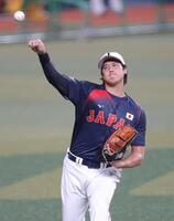 チームに合流し、キャッチボールする大谷（撮影・西岡正）