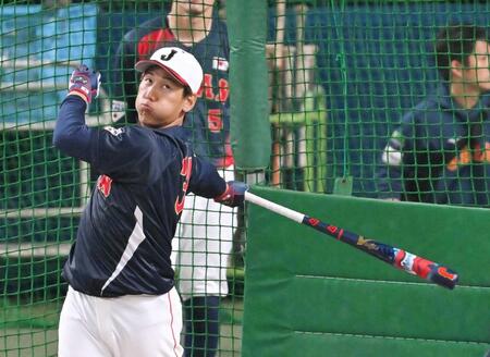 侍ジャパン・吉田正尚　時差ぼけでも看板直撃！特注新兵器“鬼バット”で１９振５発「本大会で使っていいんですかね」
