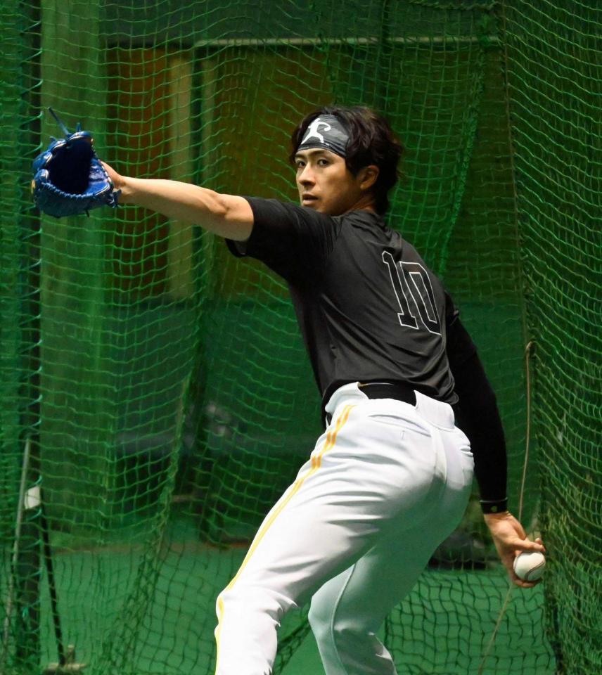 キャッチボールする上沢