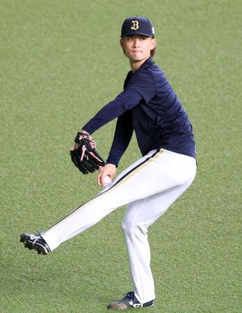 　キャッチボールをする寺西（撮影・坂部計介）