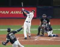 　７回、左飛に倒れる大谷。投手入山、捕手福永