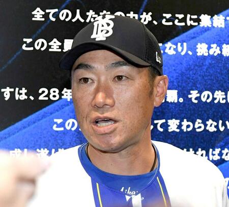 　会見に応じる相川監督（撮影・佐藤厚）