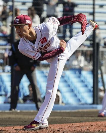 　ロッテとのオープン戦に先発し、２回無失点の楽天・藤原＝静岡