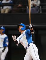 ７回、左越えにソロを放つ今川（撮影・中島達哉）