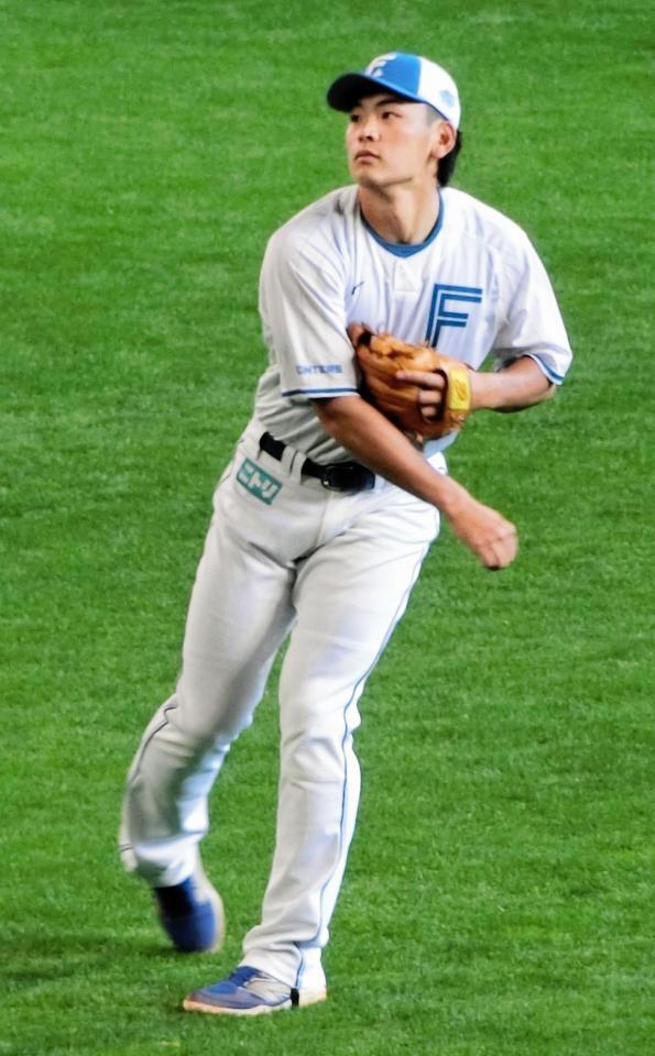 キャッチボールをする野村