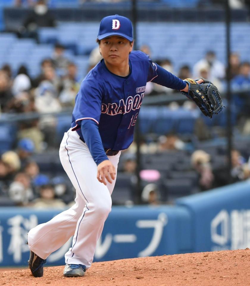 ５回裏、２番手で登板した桜井（撮影・佐藤厚）