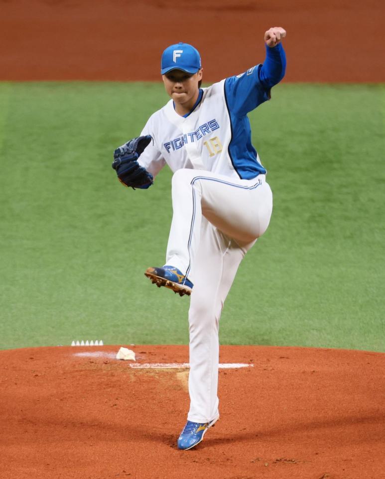 １回、力投する山崎（撮影・中島達哉）