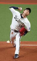 先発で力投する山岡（撮影・坂部計介）