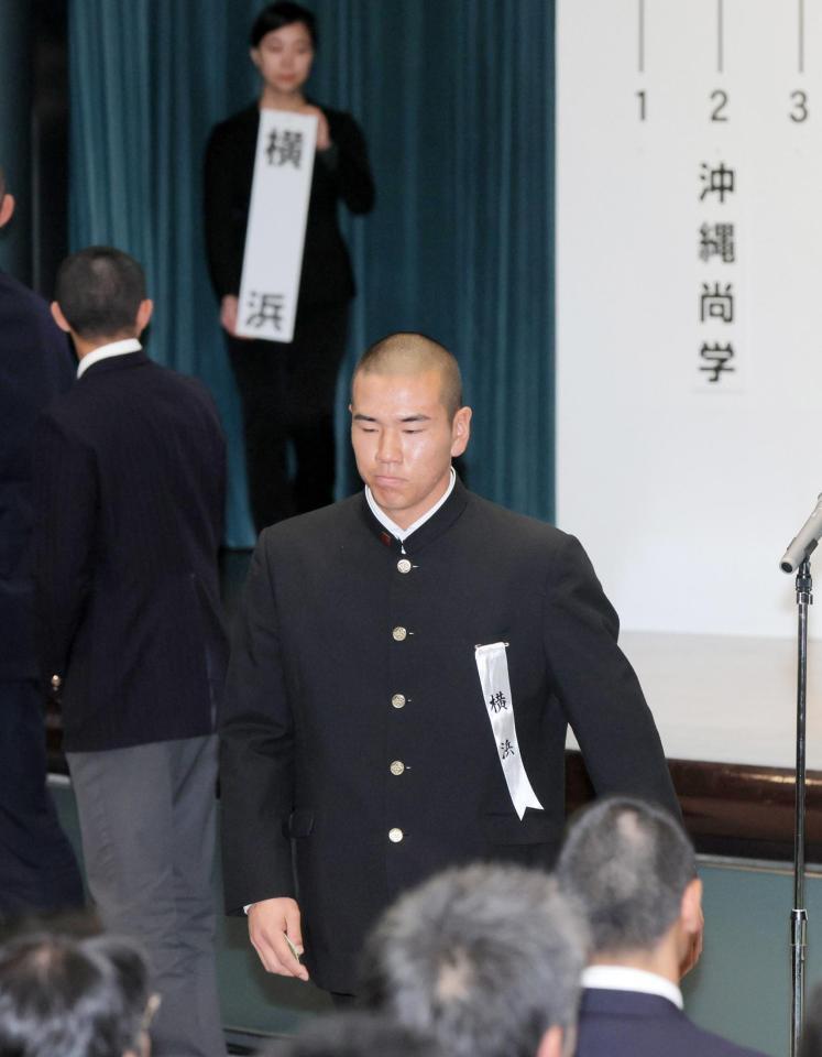 第２日の第２試合で、神村学園との対戦が決まった横浜・小野舜友主将