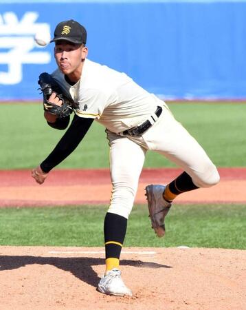 明治神宮野球大会で力投する崇徳・徳丸凜空