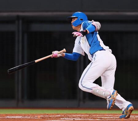 ３回、先制２点適時三塁打を放つ常谷（撮影・中島達哉）
