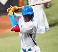 打撃練習をするエドポロケイン（撮影・中島達哉）