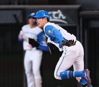 １回、内野安打を放つ藤森（撮影・中島達哉）