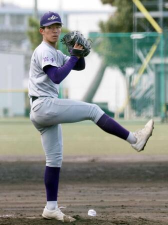 　外野手と投手で出場した花巻東・萬谷