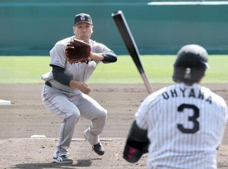 １回、大山（手前）を打ち取る田中将（撮影・田中太一）