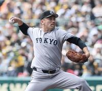 先発し、投げ込む田中将（撮影・田中太一）