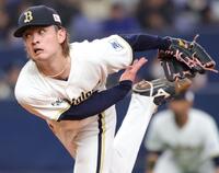 　田嶋の後を受け、力投する寺西（撮影・坂部計介）