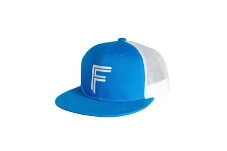 スクール終了時にプレゼントされるキャップ