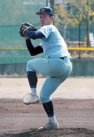 　力投する近江・上田