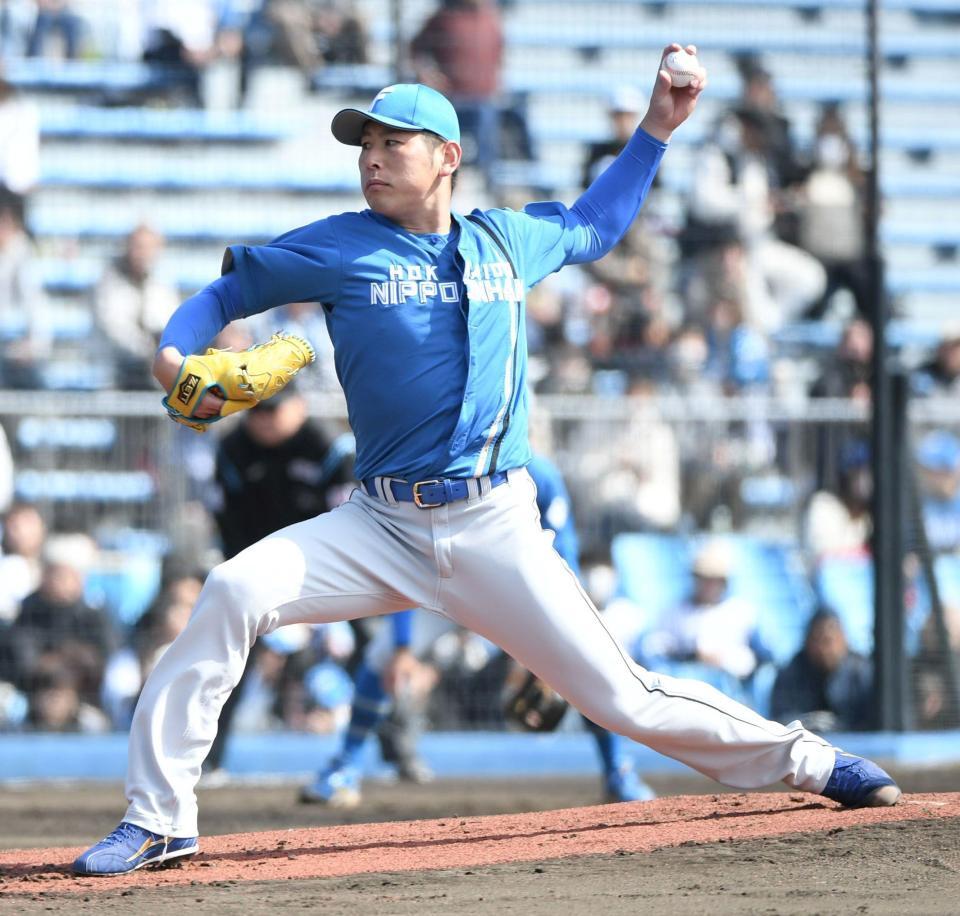 楽天打線を相手に力投する加藤貴（撮影・佐藤厚）