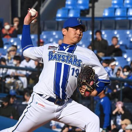 　９回１イニングを無失点に抑えた山崎（撮影・園田高夫）