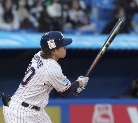 ７回、赤羽は左前に適時打を放つ（撮影・佐々木彰尚）