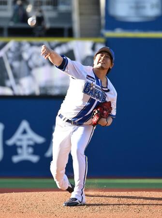 引退セレモニーでラストピッチを行う三嶋一輝氏