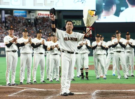 ファンの声援に応える長野（撮影・金田祐二）