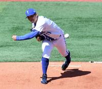 ソフトバンク打線を相手に力投する東（撮影・佐藤厚）