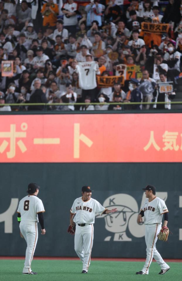 シートノックに参加する長野久義氏（撮影・金田祐二）