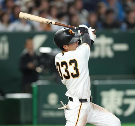 ４回、ソロを放つ平山（撮影・金田祐二）