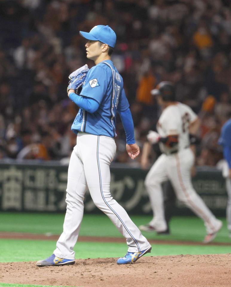 ６回、ダルベック（奥）に３ランを浴びた玉井