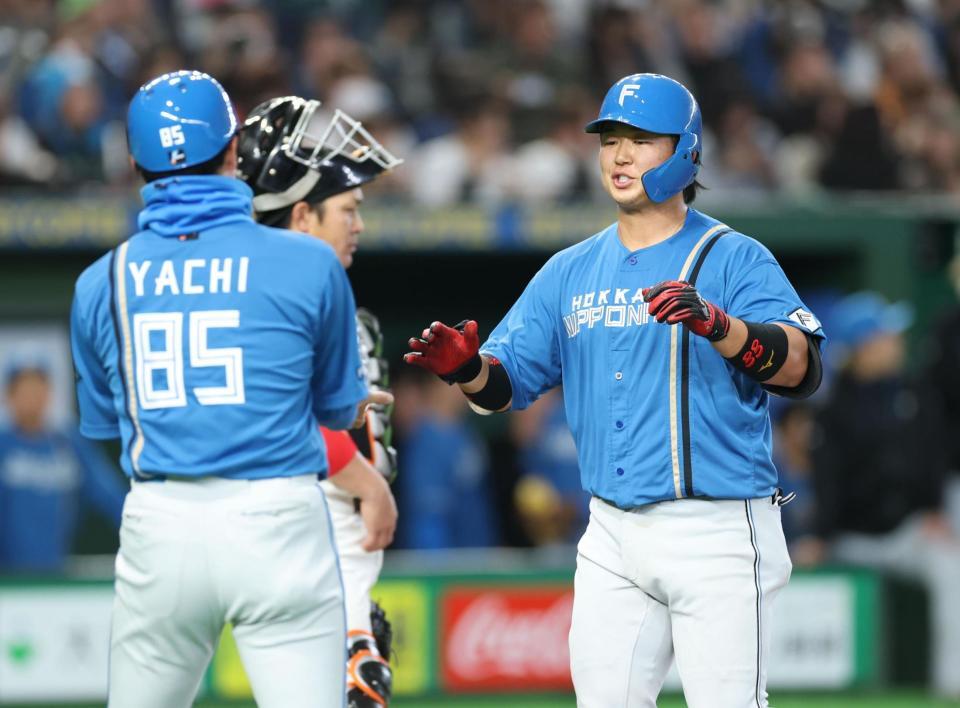 ７回、ソロを放ち生還する進藤（撮影・金田祐二）