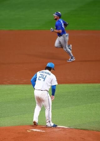 １回、ヒュンメル（上）に先制２ランを浴びる金村（撮影・中島達哉）