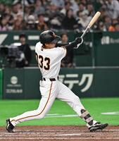 ５回、平山が左越えにソロを放つ