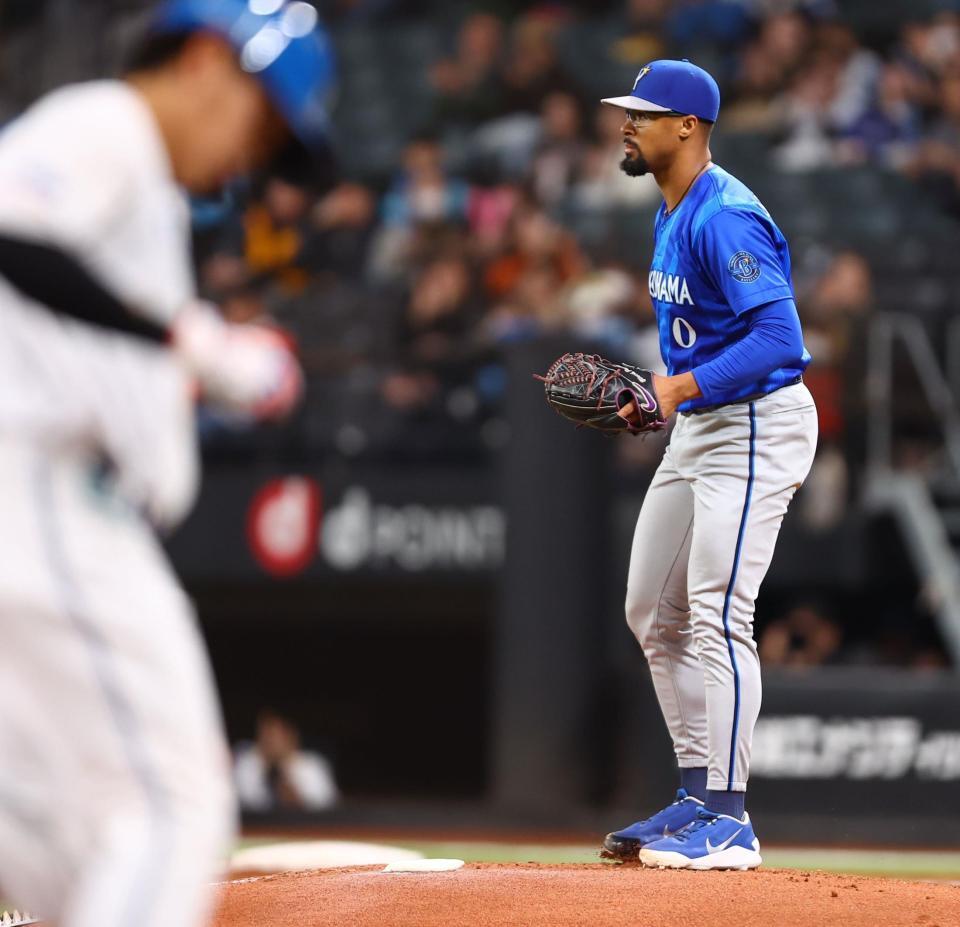 ２回、野村（左）に同点２ランを浴びるデュプランティエ（撮影・中島達哉）